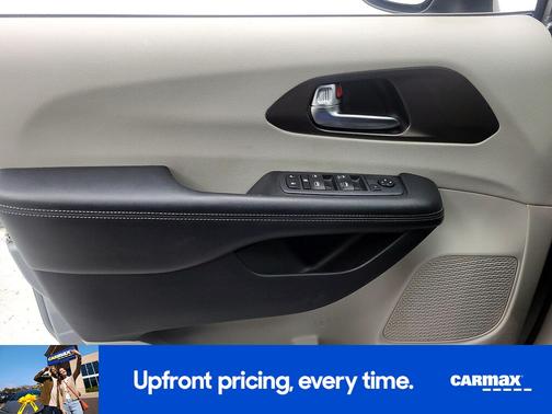 2020 Chrysler Voyager LX