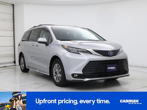 Silver 2025 Toyota Sienna XLE