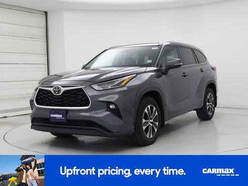 Gray 2022 Toyota Highlander XLE