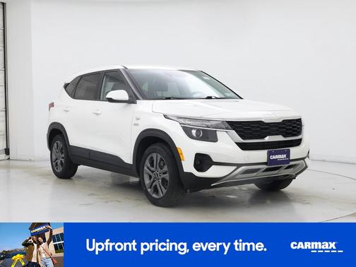 White 2023 Kia Seltos LX