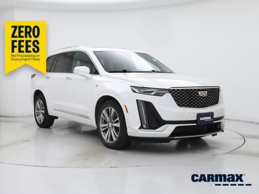 White 2023 Cadillac XT6 Luxury