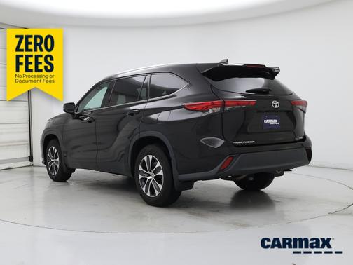 Black 2021 Toyota Highlander XLE
