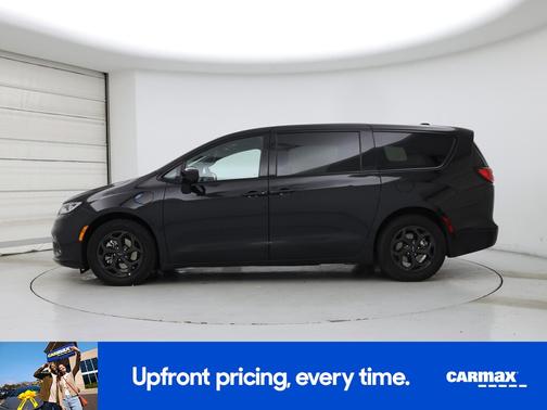 Black 2022 Chrysler Pacifica Hybrid Limited