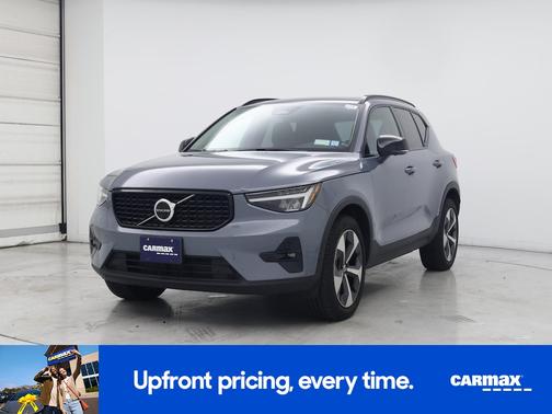 2023 Volvo XC40 B5 Plus Dark Theme