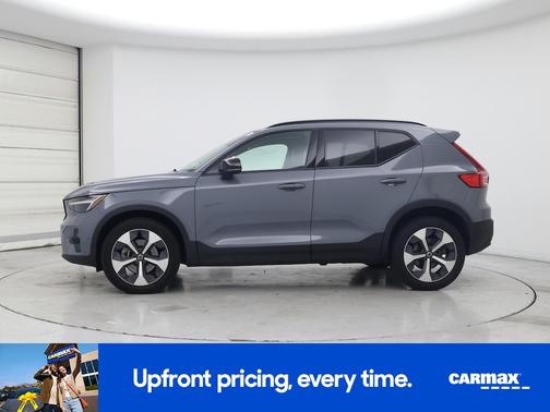 2023 Volvo XC40 B5 Plus Dark Theme