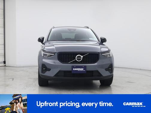 2023 Volvo XC40 B5 Plus Dark Theme
