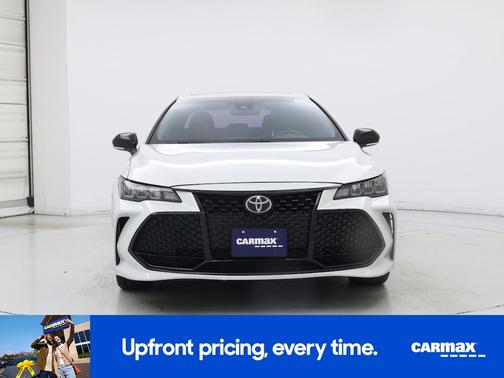 White 2019 Toyota Avalon XSE