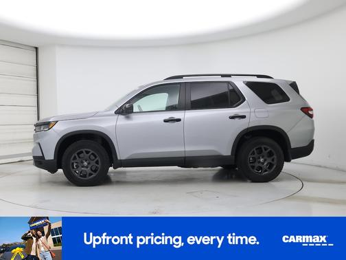 Silver 2025 Honda Pilot Trailsport