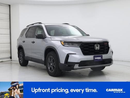 Silver 2025 Honda Pilot Trailsport