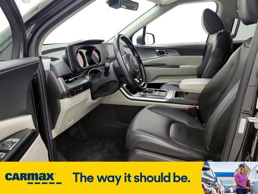 2023 Kia Carnival LX Seat Package
