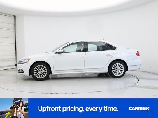 White 2016 Volkswagen Passat SE