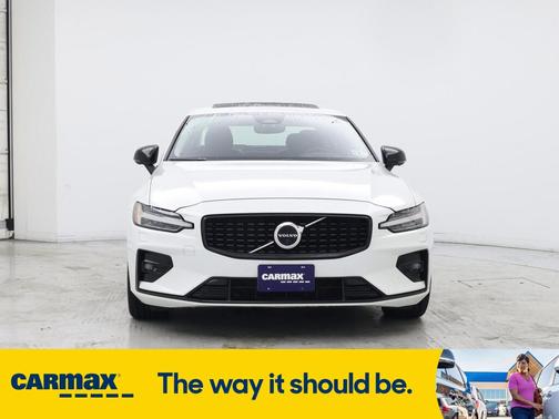 2023 Volvo S60 B5 Plus Dark Theme