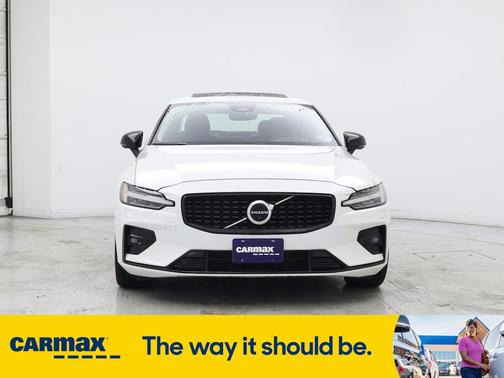 2023 Volvo S60 B5 Plus Dark Theme
