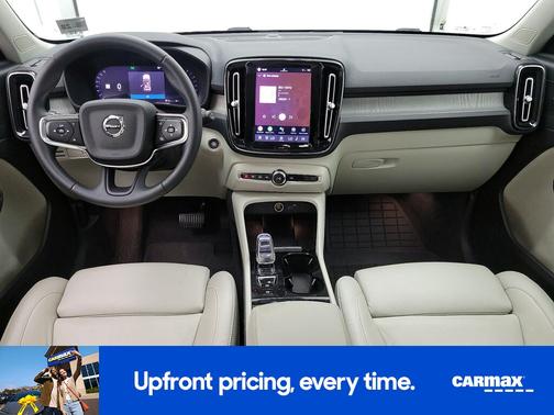 Green 2023 Volvo XC40 B5 Plus Dark Theme