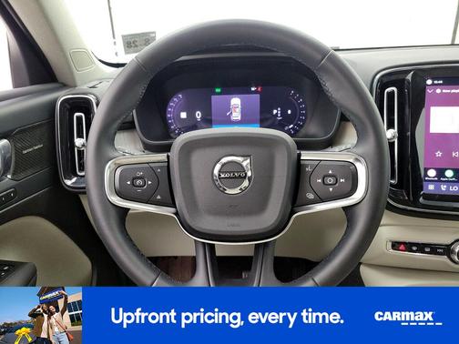 Green 2023 Volvo XC40 B5 Plus Dark Theme