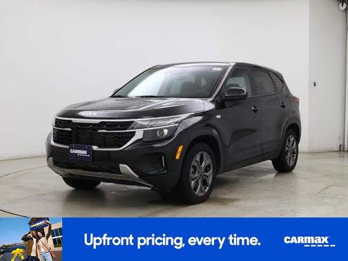 Black 2024 Kia Seltos LX