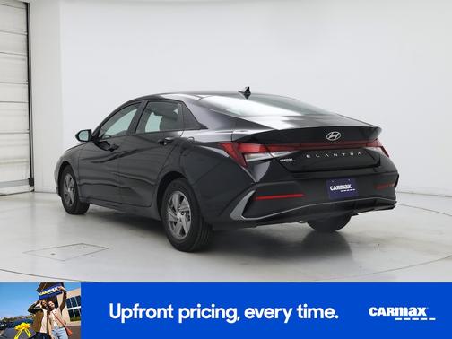 Black 2025 Hyundai ELANTRA SE