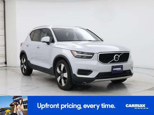 Silver 2020 Volvo XC40 T5 Momentum