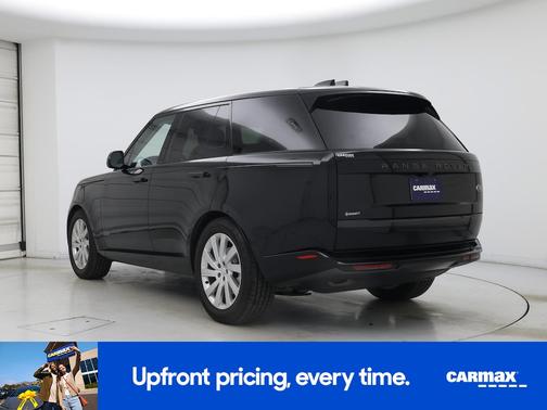 Black 2023 Land Rover Range Rover SE