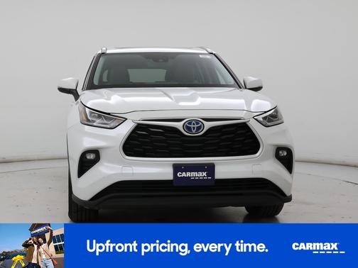 White 2023 Toyota Highlander Hybrid Bronze Edition