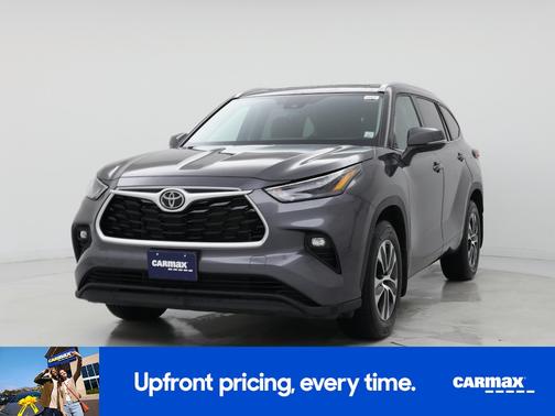 Gray 2022 Toyota Highlander XLE