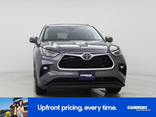 Gray 2022 Toyota Highlander XLE