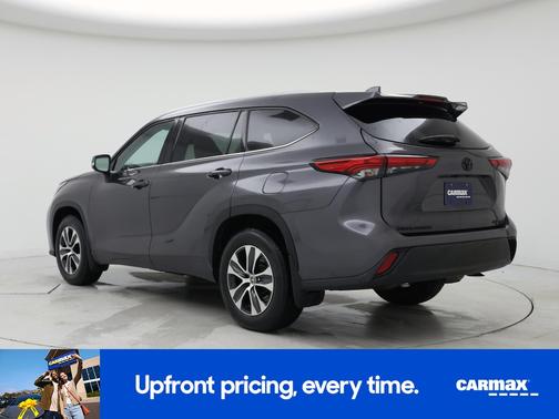 Gray 2022 Toyota Highlander XLE