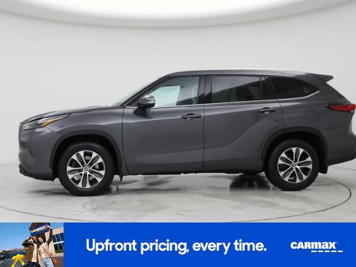 Gray 2022 Toyota Highlander XLE