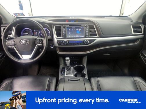 White 2018 Toyota Highlander XLE