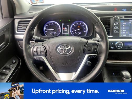 White 2018 Toyota Highlander XLE