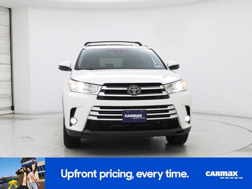 White 2018 Toyota Highlander XLE