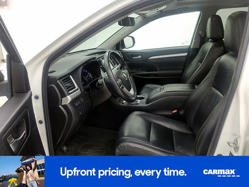 White 2018 Toyota Highlander XLE