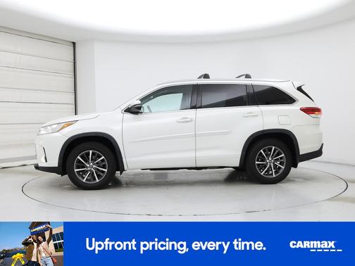 White 2018 Toyota Highlander XLE