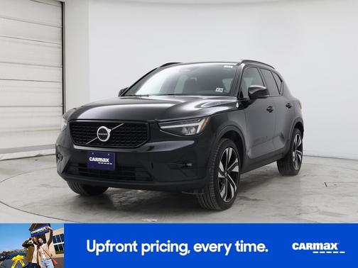 2023 Volvo XC40 B4 Plus Dark Theme