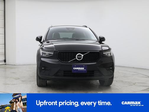 2023 Volvo XC40 B4 Plus Dark Theme