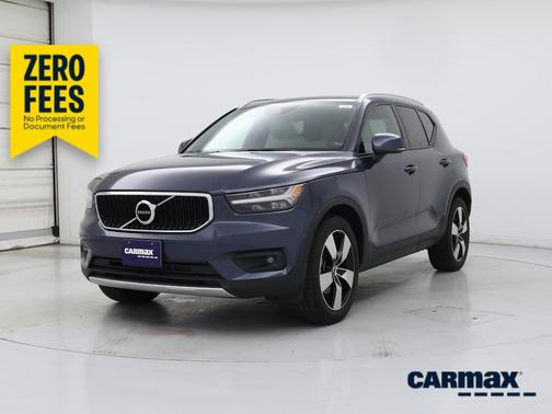 Blue 2022 Volvo XC40 T5 Momentum