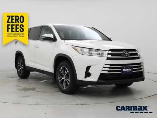 White 2019 Toyota Highlander LE