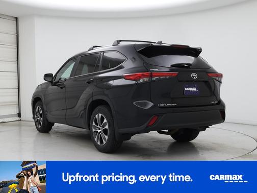 Black 2023 Toyota Highlander XLE