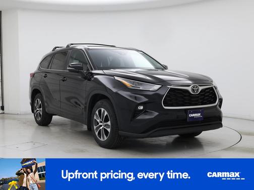 Black 2023 Toyota Highlander XLE