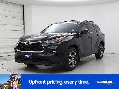 Black 2023 Toyota Highlander XLE