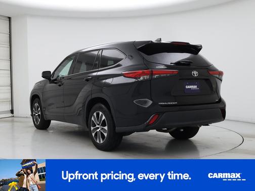 Black 2022 Toyota Highlander XLE