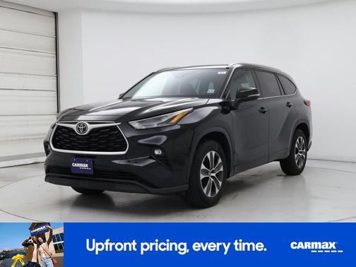 Black 2022 Toyota Highlander XLE