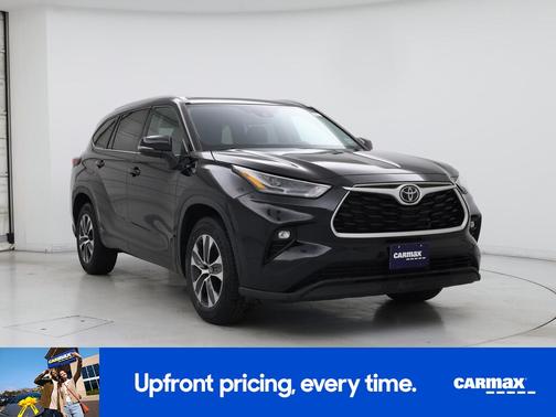 Black 2022 Toyota Highlander XLE