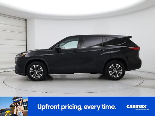 Black 2022 Toyota Highlander XLE