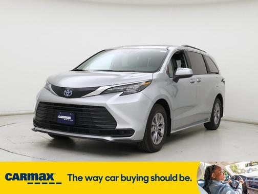 2025 Toyota Sienna LE