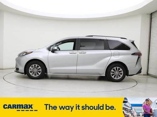 2025 Toyota Sienna LE
