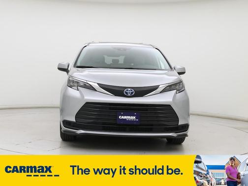 2025 Toyota Sienna LE