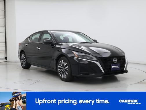 Black 2025 Nissan Altima SV