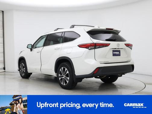 White 2020 Toyota Highlander XLE