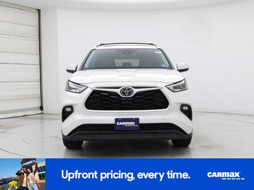 White 2020 Toyota Highlander XLE